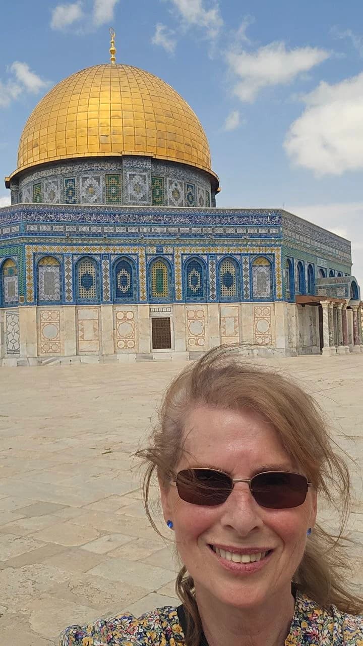 Margaret smiling before the Dome of the Rock in Jerusalem